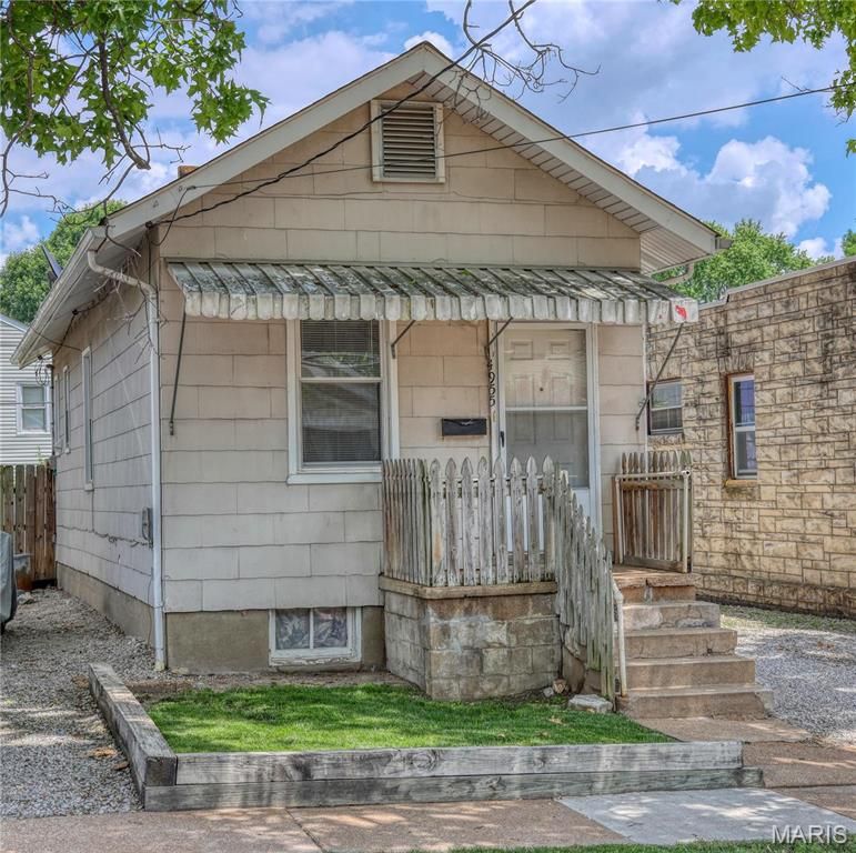 4955 Seibert Avenue, St Louis, MO 63123