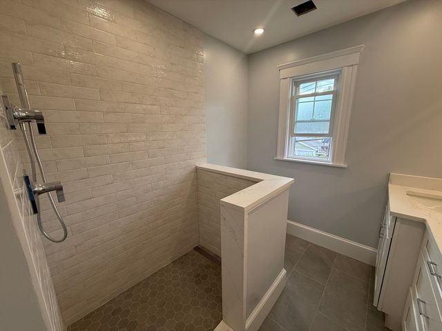 67 Walnut St 1, Watertown, MA 02472
