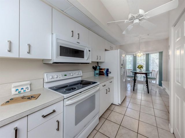 406 LAUREL LAKE DRIVE 204, Venice, FL 34292