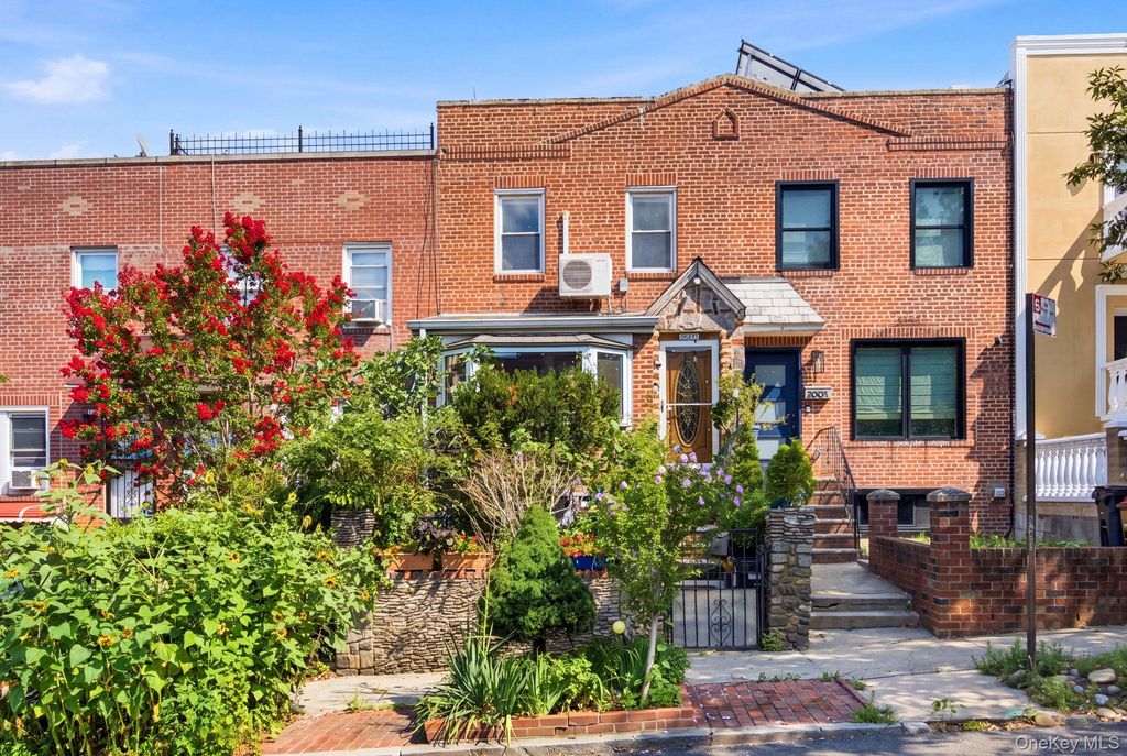 2005 26th Street, Astoria, NY 11105