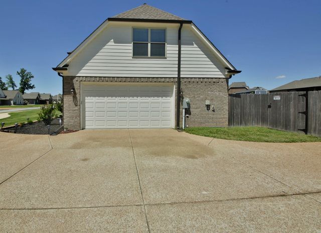 402 S CHINKAPIN DR, Atoka, TN 38004