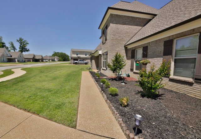 402 S CHINKAPIN DR, Atoka, TN 38004