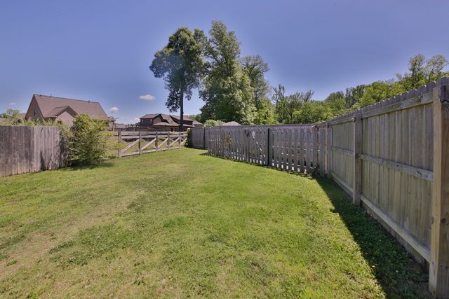 402 S CHINKAPIN DR, Atoka, TN 38004