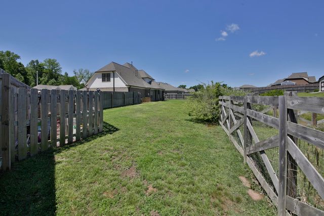 402 S CHINKAPIN DR, Atoka, TN 38004