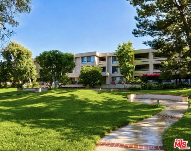 15173 Magnolia Boulevard E, Los Angeles, CA 91403