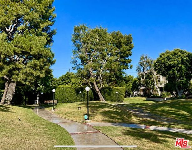 15173 Magnolia Boulevard E, Los Angeles, CA 91403