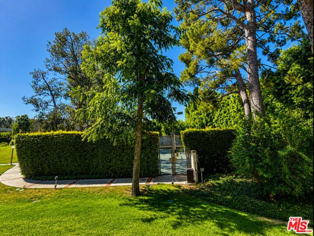 15173 Magnolia Boulevard E, Los Angeles, CA 91403