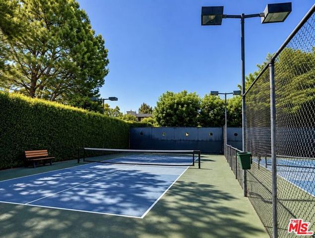 15173 Magnolia Boulevard E, Los Angeles, CA 91403