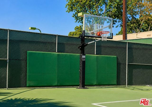 15173 Magnolia Boulevard E, Los Angeles, CA 91403