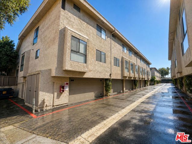 15173 Magnolia Boulevard E, Los Angeles, CA 91403