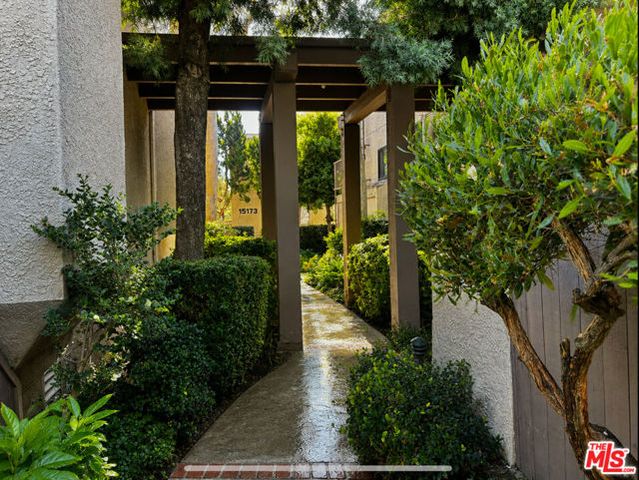 15173 Magnolia Boulevard E, Los Angeles, CA 91403