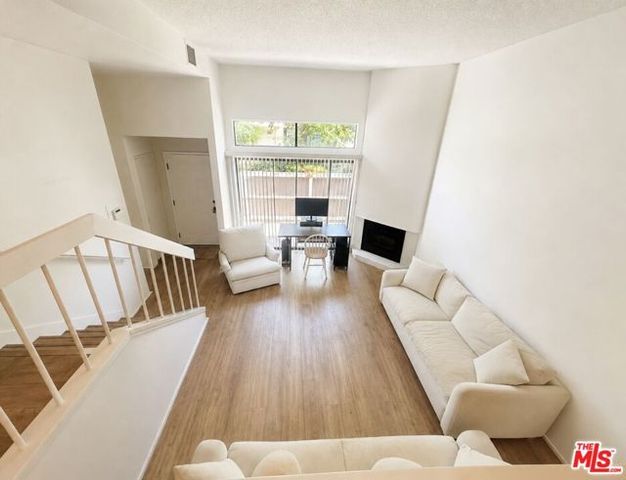 15173 Magnolia Boulevard E, Los Angeles, CA 91403