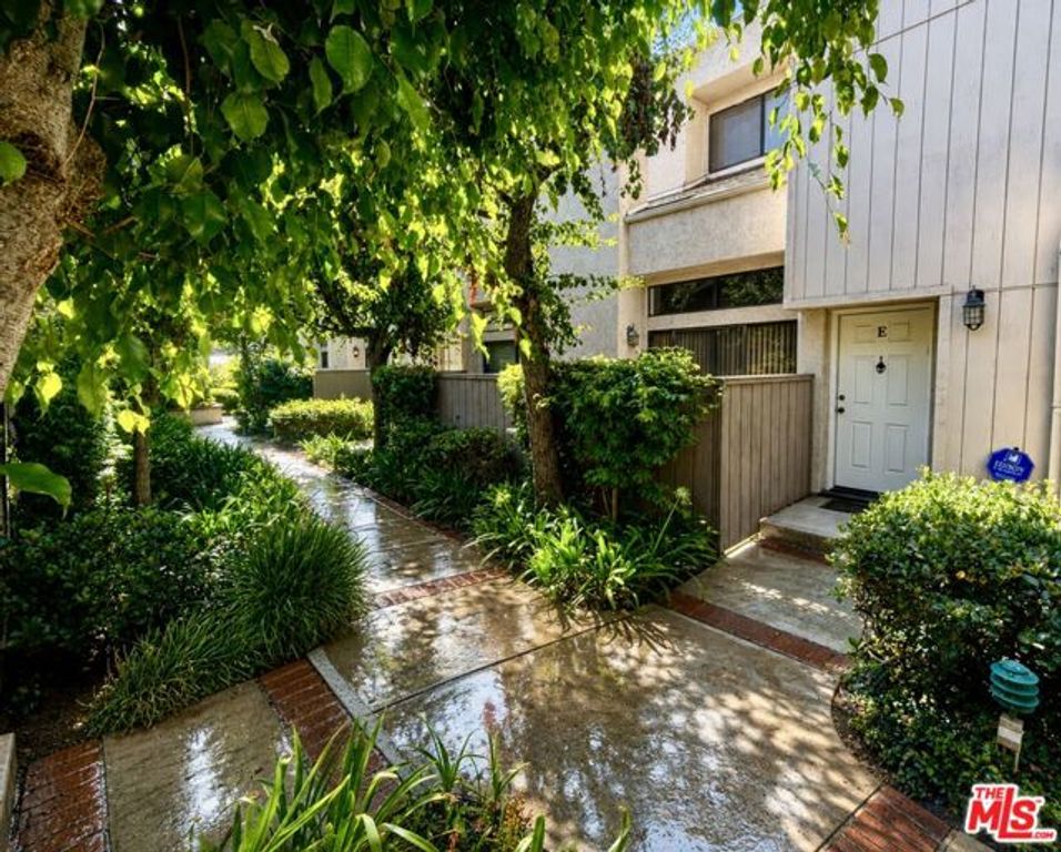 15173 Magnolia Boulevard E, Los Angeles, CA 91403