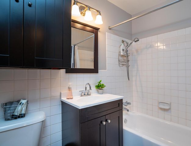 2536 Dupont Avenue S 304, Minneapolis, MN 55405