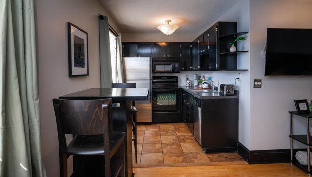 2536 Dupont Avenue S 304, Minneapolis, MN 55405