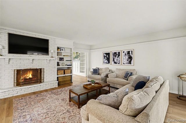 609 Westover Pass, Grand Blanc, MI 48439