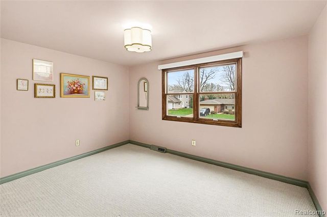 609 Westover Pass, Grand Blanc, MI 48439