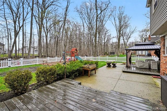 609 Westover Pass, Grand Blanc, MI 48439