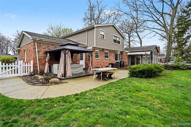 609 Westover Pass, Grand Blanc, MI 48439