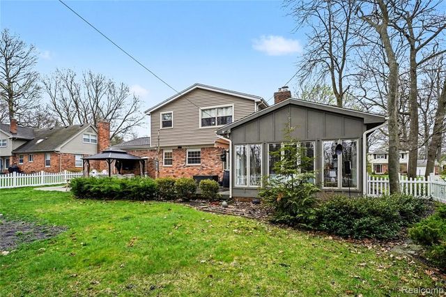609 Westover Pass, Grand Blanc, MI 48439