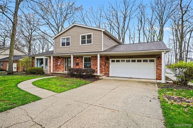 609 Westover Pass, Grand Blanc, MI 48439