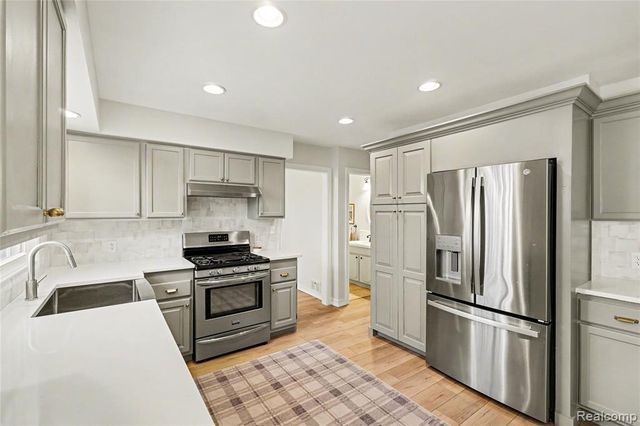 609 Westover Pass, Grand Blanc, MI 48439