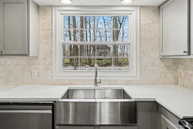 609 Westover Pass, Grand Blanc, MI 48439