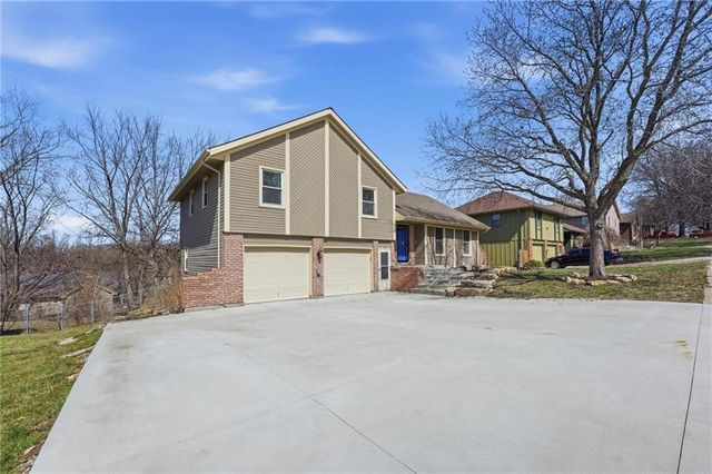 518 NW 65th Terrace, Kansas City, MO 64118