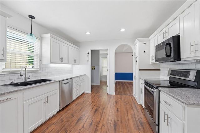 518 NW 65th Terrace, Kansas City, MO 64118