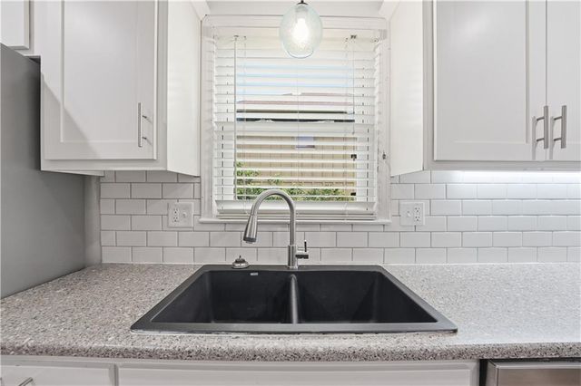 518 NW 65th Terrace, Kansas City, MO 64118