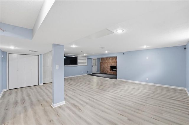 518 NW 65th Terrace, Kansas City, MO 64118