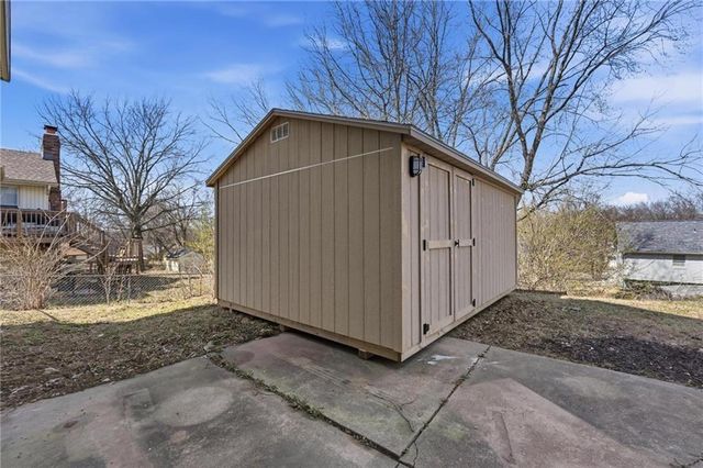 518 NW 65th Terrace, Kansas City, MO 64118