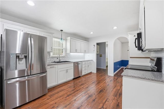 518 NW 65th Terrace, Kansas City, MO 64118