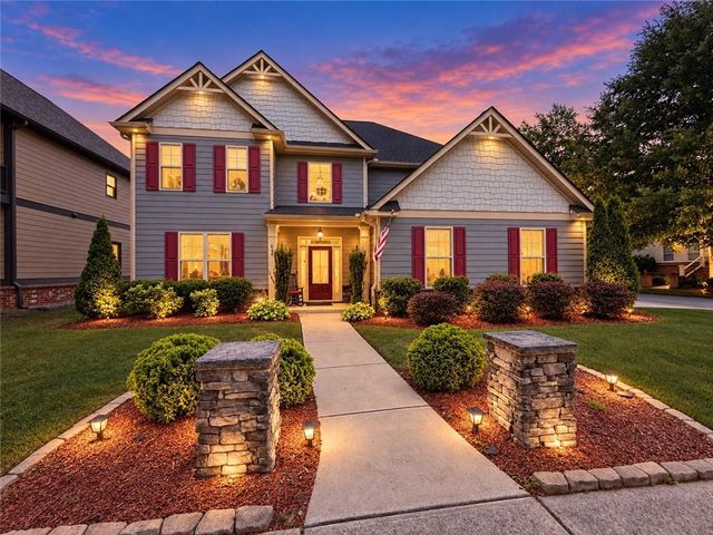622 Mallard Cove, Loganville, GA 30052