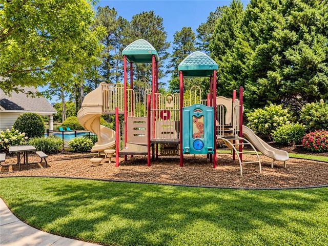 622 Mallard Cove, Loganville, GA 30052