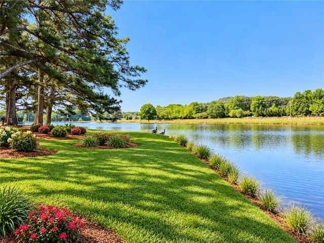 622 Mallard Cove, Loganville, GA 30052