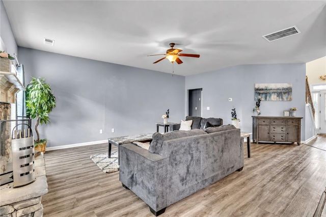 622 Mallard Cove, Loganville, GA 30052