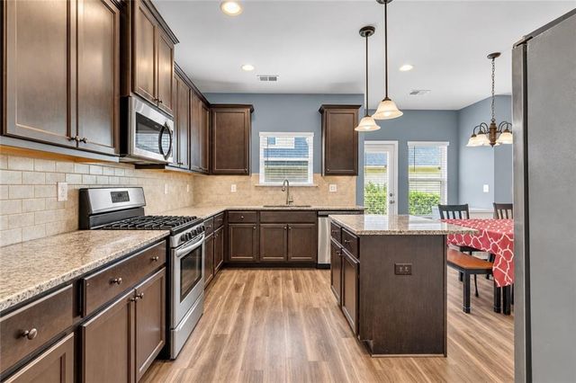 622 Mallard Cove, Loganville, GA 30052