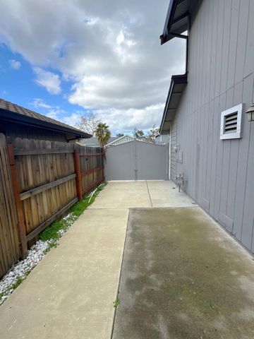 7938 Bucks Harbor Way, Sacramento, CA 95828