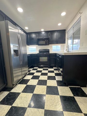 7938 Bucks Harbor Way, Sacramento, CA 95828