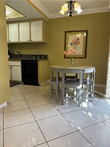 1153 N Dresden 16, Anaheim, CA 92801
