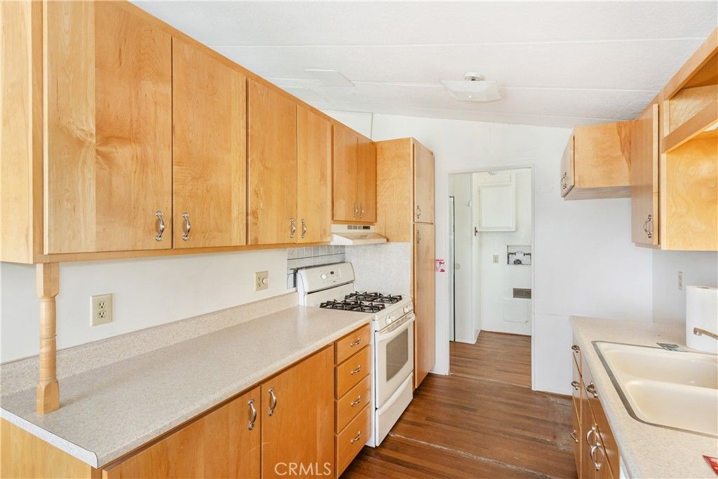 Image 11 of property listing at 13352 Gentian Court, Phelan, CA 92371