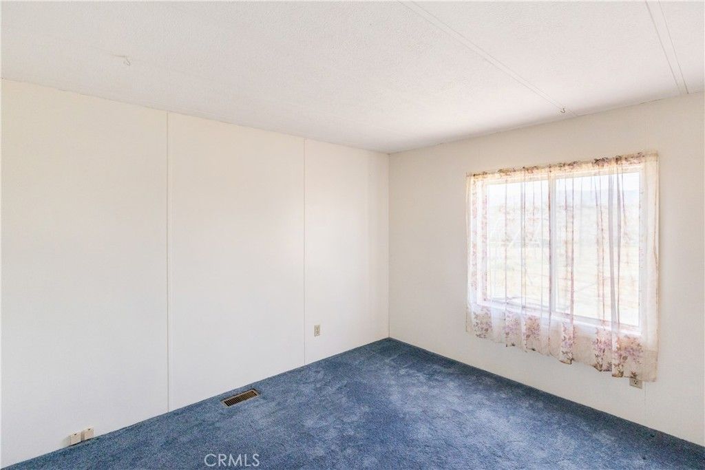 Image 18 of property listing at 13352 Gentian Court, Phelan, CA 92371