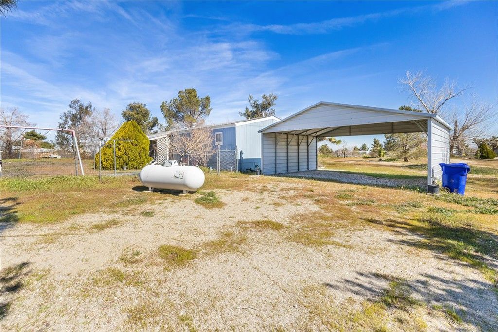 Image 2 of property listing at 13352 Gentian Court, Phelan, CA 92371