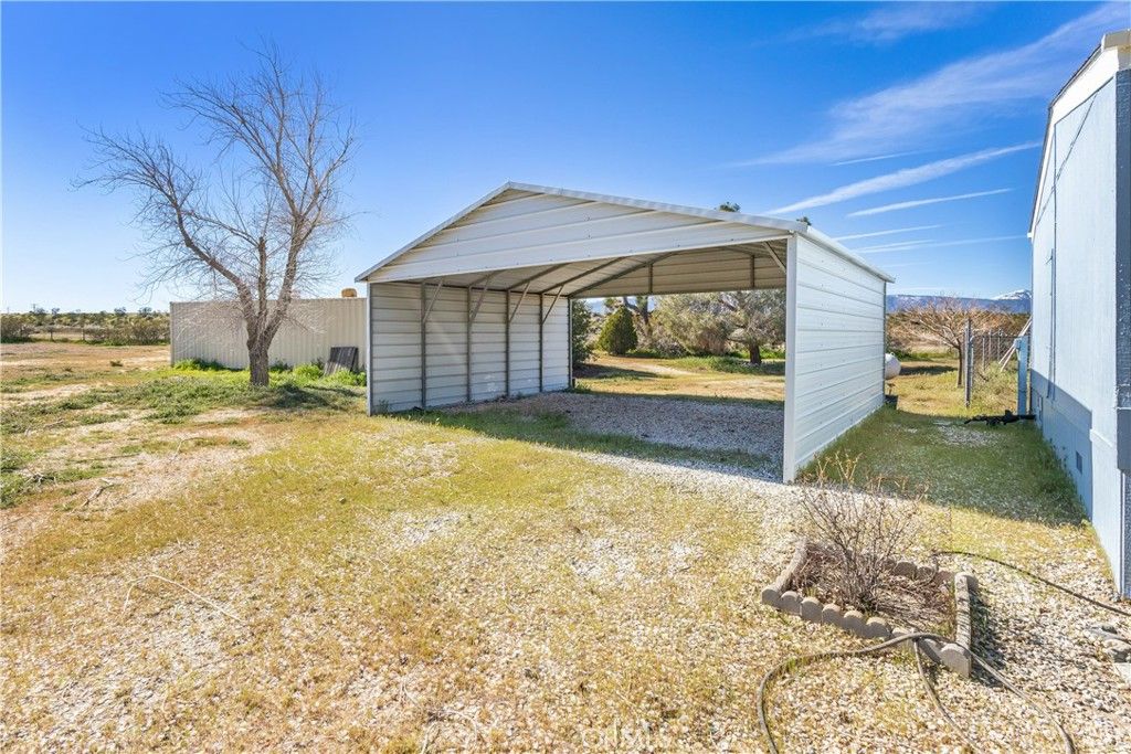 Image 3 of property listing at 13352 Gentian Court, Phelan, CA 92371