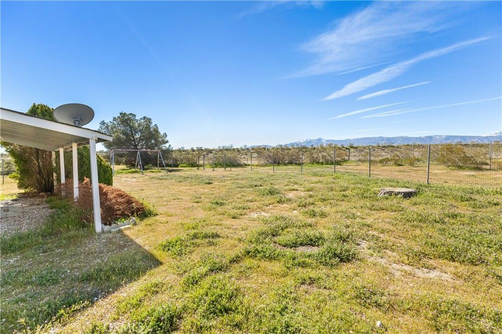 Image 32 of property listing at 13352 Gentian Court, Phelan, CA 92371
