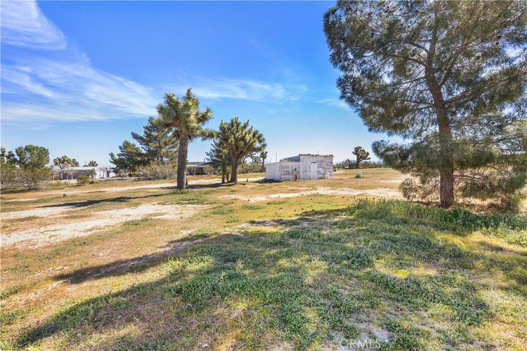 Image 35 of property listing at 13352 Gentian Court, Phelan, CA 92371