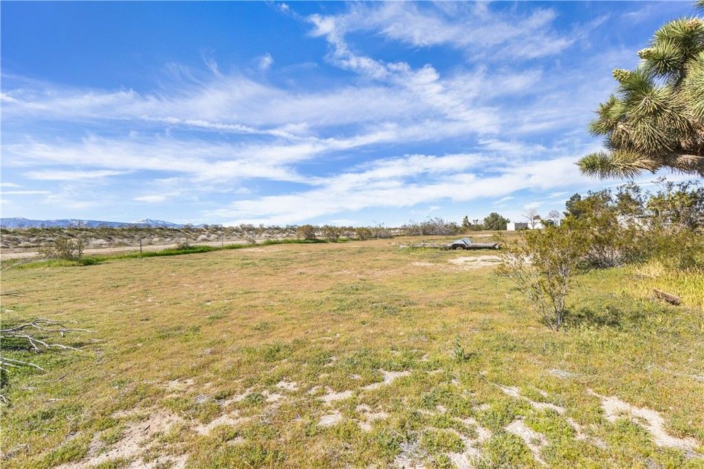 Image 37 of property listing at 13352 Gentian Court, Phelan, CA 92371