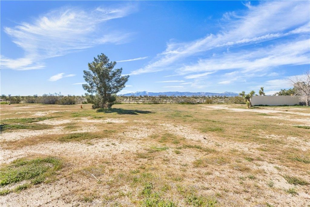 Image 39 of property listing at 13352 Gentian Court, Phelan, CA 92371