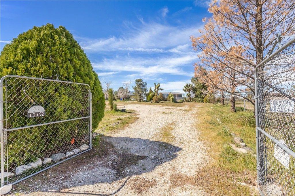 Image 41 of property listing at 13352 Gentian Court, Phelan, CA 92371